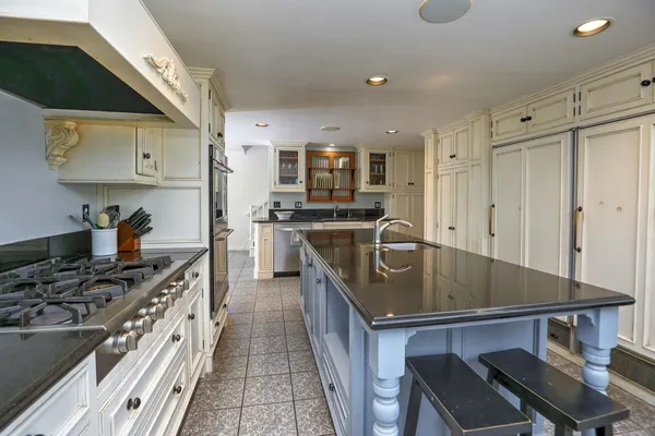 $2,099,000 | 5573 Huntington Drive, Santa Barbara, CA 93111