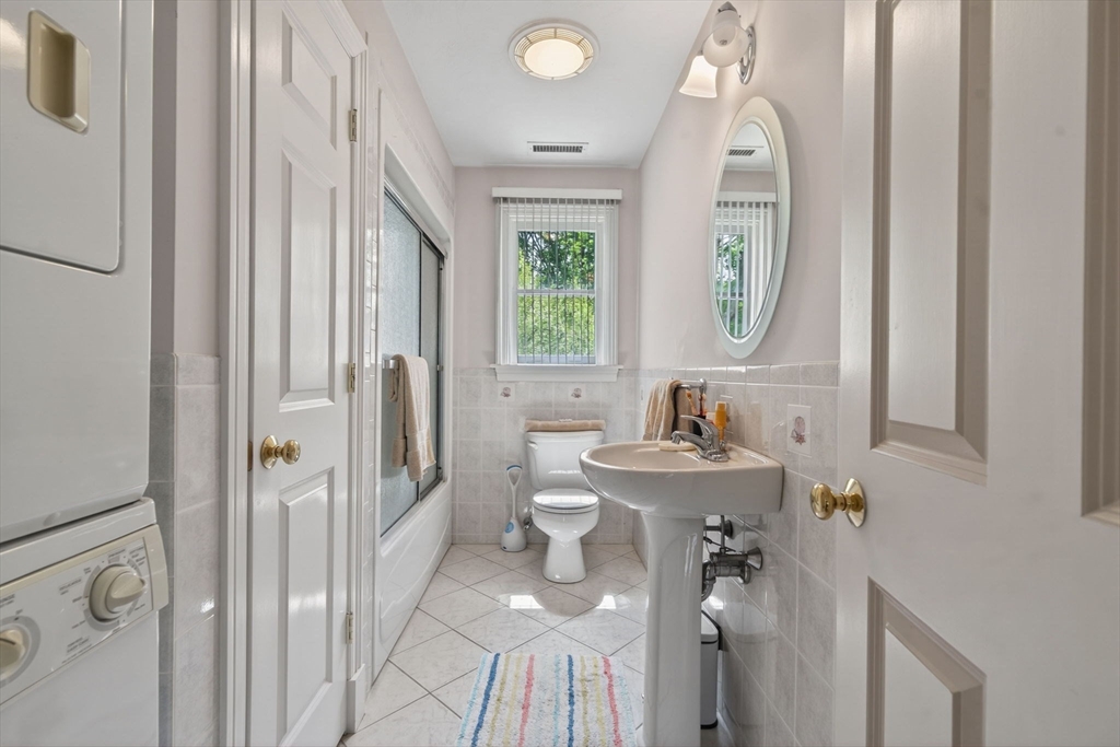 8 Hawthorne Street Watertown, MA 02472 - Photo 17 of 37