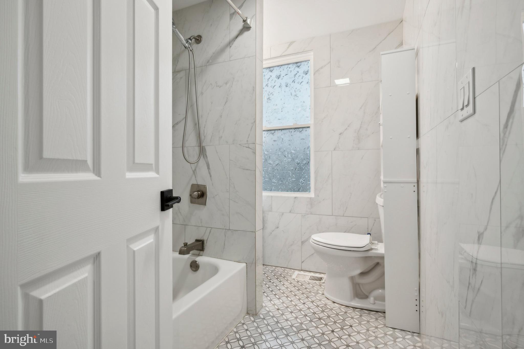 4520 Fernhill Road Philadelphia, PA 19144 - Photo 15 of 30 a bathroom with a toilet a sink and bathtub