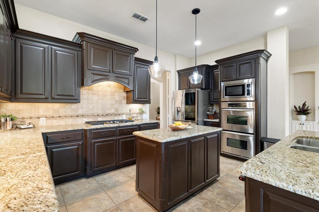 924 Lairds Lane Allen, TX 75013 - Photo 12 of 40