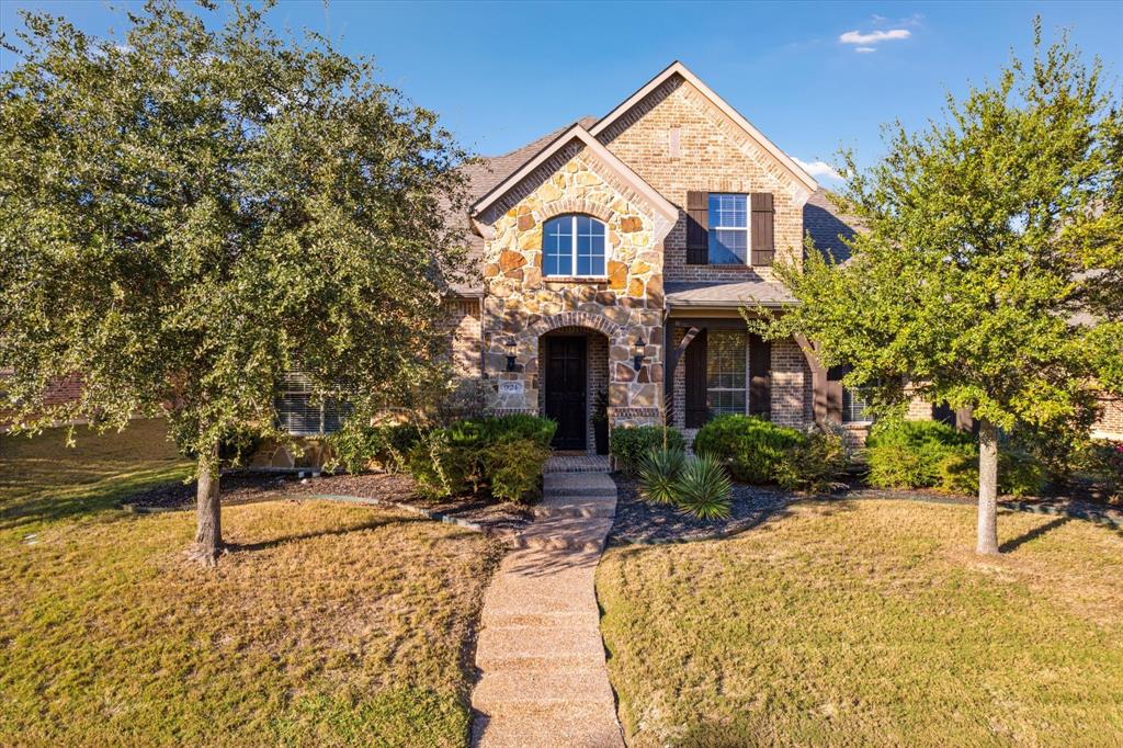 924 Lairds Lane Allen, TX 75013 - Photo 2 of 40