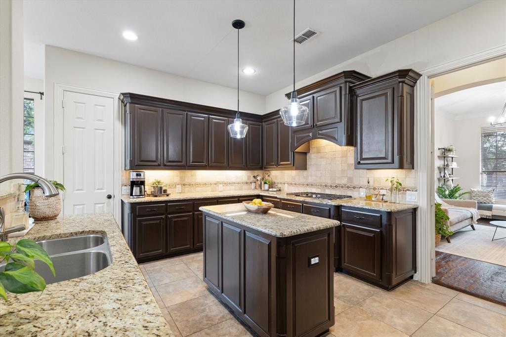 924 Lairds Lane Allen, TX 75013 - Photo 10 of 40