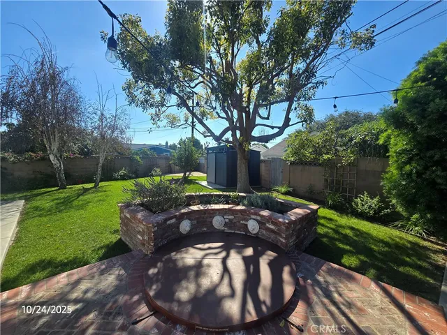 a view of an outdoor space