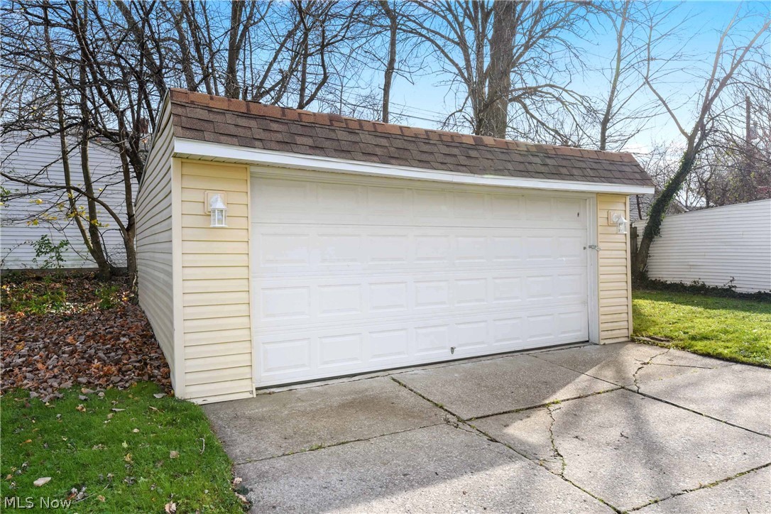 5903 Pearl Road Cleveland, OH 44130 - Photo 6 of 33