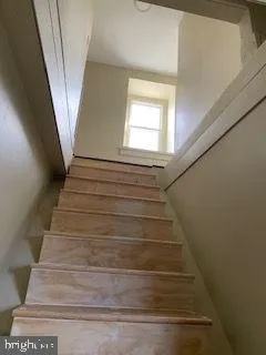 a view of empty room with window