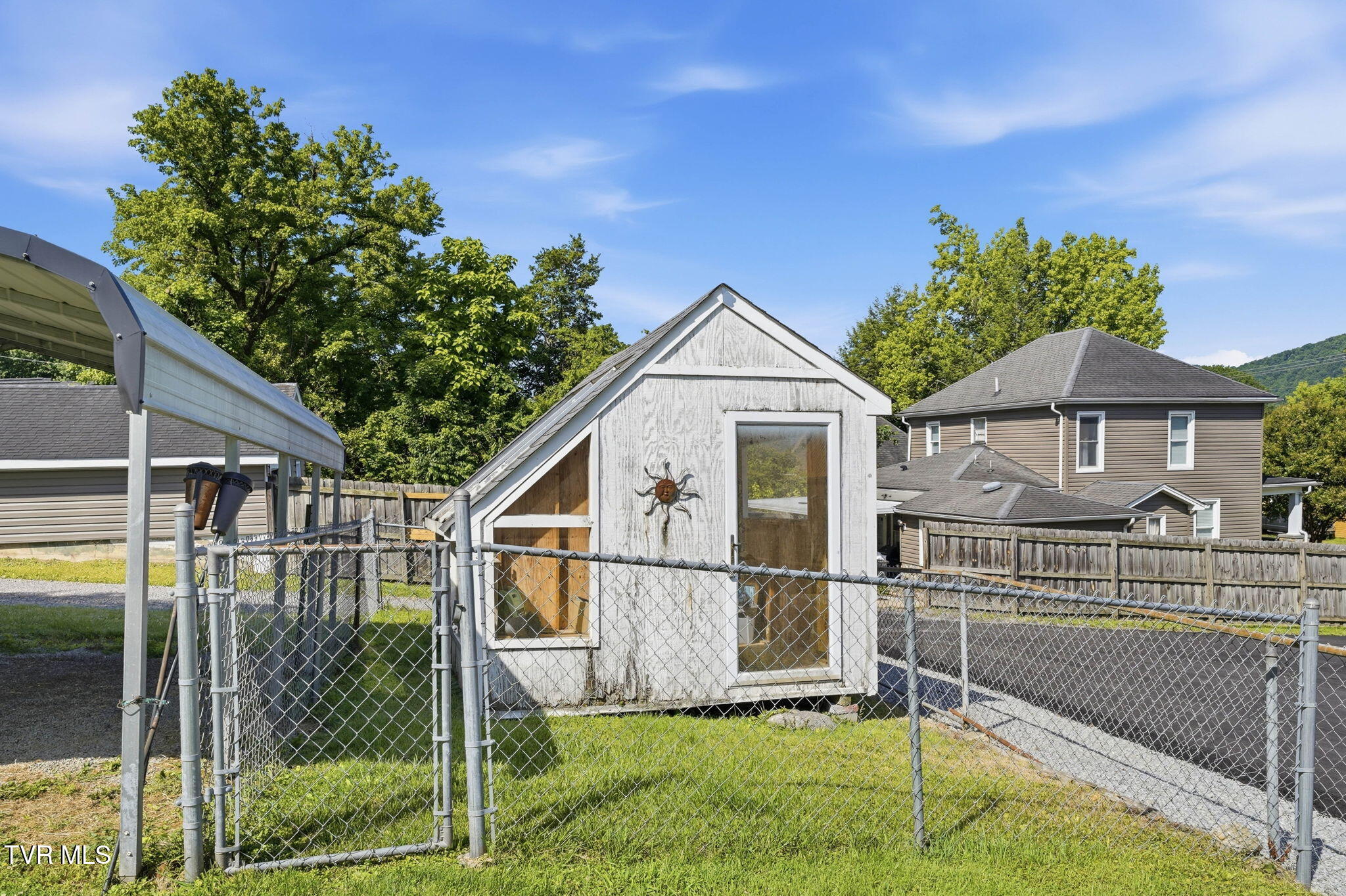 310 Pine Street Erwin, TN 37650 - Photo 18 of 23 16-web-or-mls-310 Pine St-23