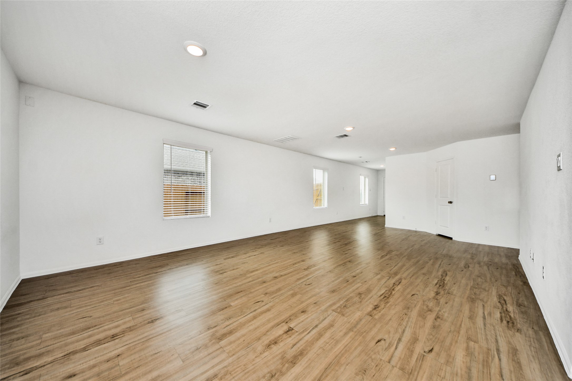 5011 Stratton Lane Rosharon, TX 77583 - Photo 8 of 38 Bright and airy living room with plenty of space for gatherings.