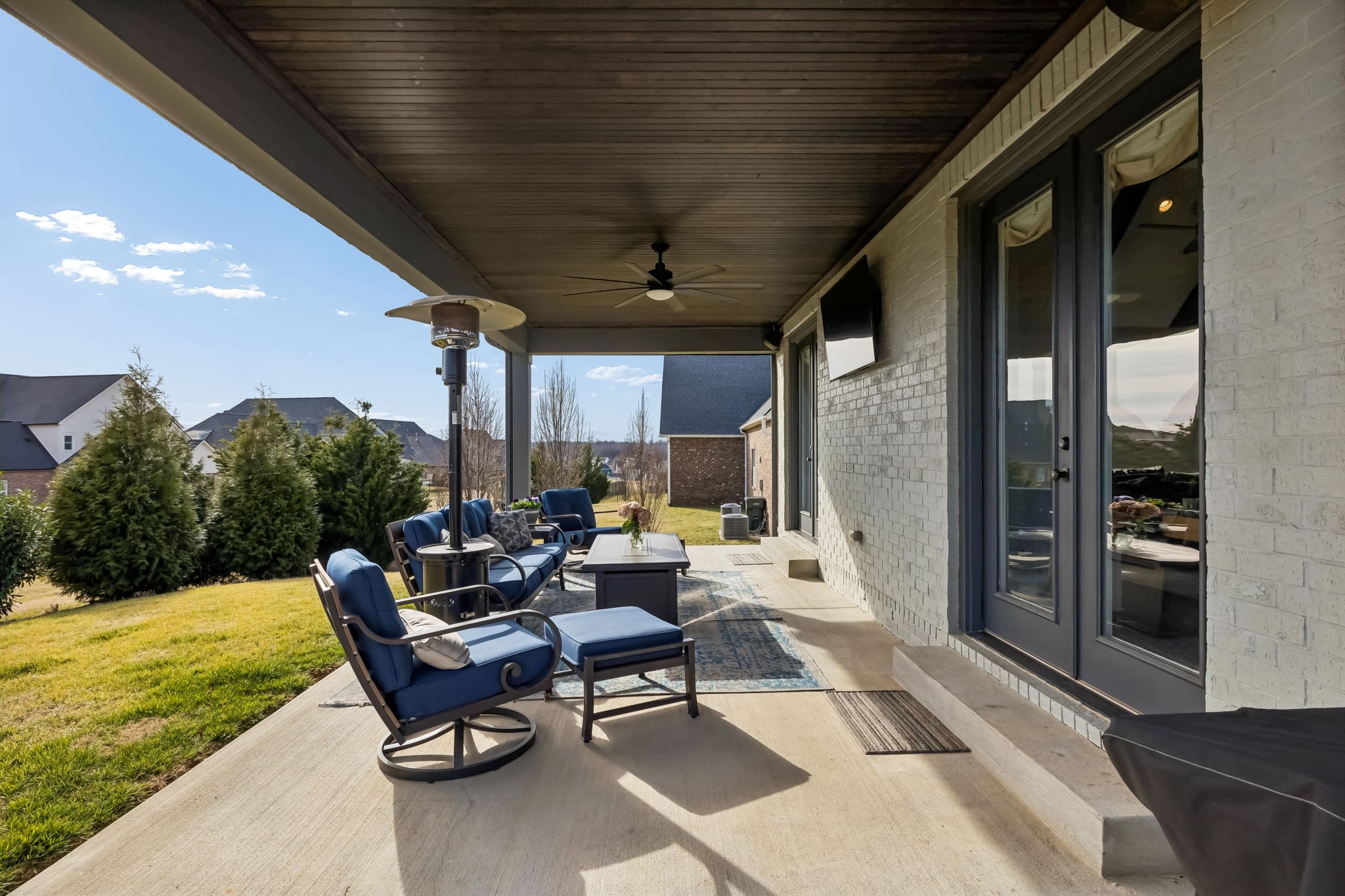 142 Vanner Road Mount Juliet, TN 37122 - Photo 43 of 52 a living room with patio furniture and a large tree