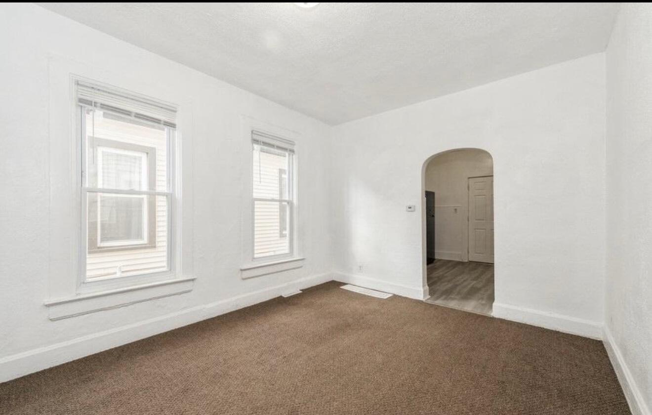 922 Racine Street Racine, WI 53403 - Photo 2 of 10 IMG_4189