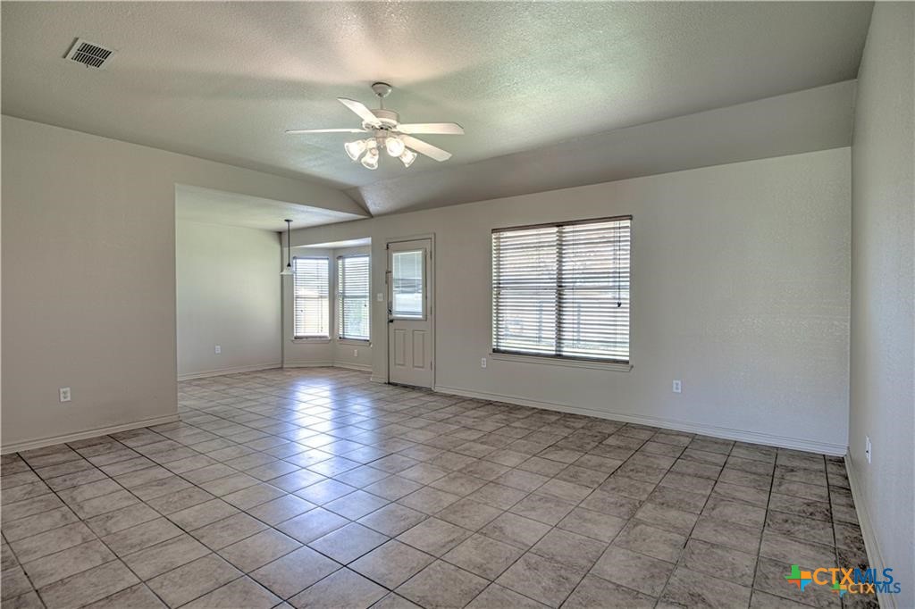 3 Buttercup Loop Belton, TX 76513 - Photo 2 of 10