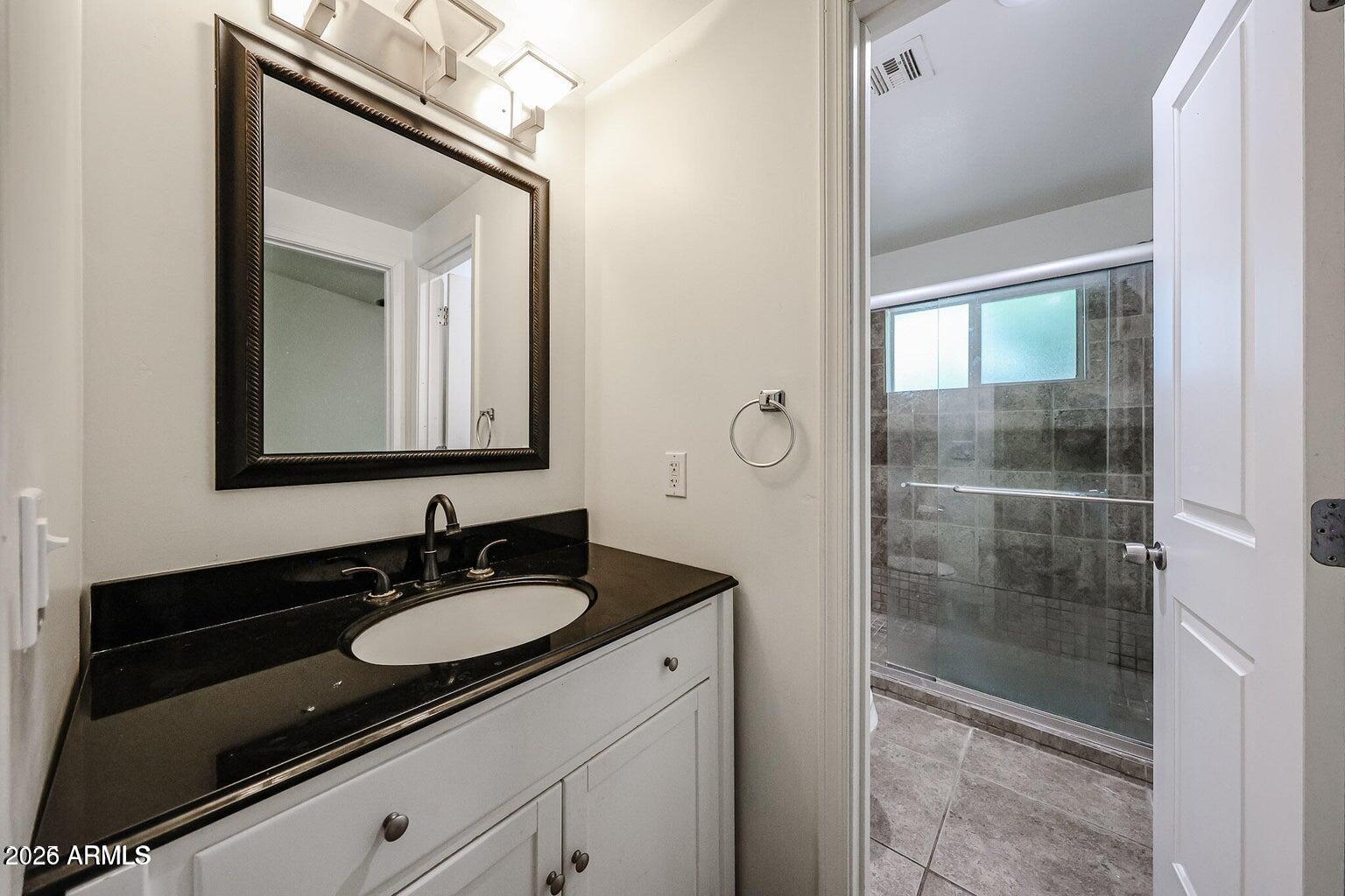 1219 East Colter Street, Unit 12 Phoenix, AZ 85014 - Photo 12 of 19 20250523175621925114000000-o