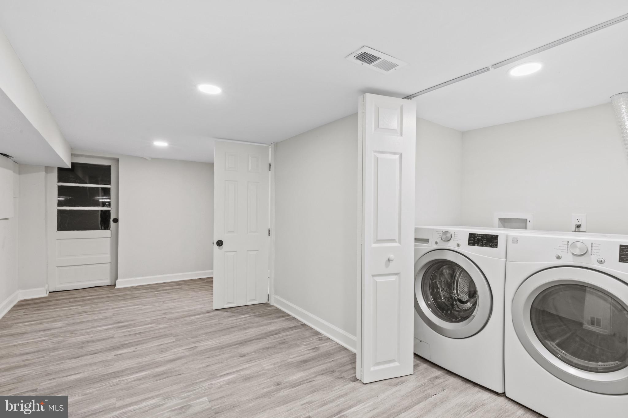 3404 East Pratt Street Baltimore, MD 21224 - Photo 24 of 39 a view of empty room with wooden floor and washer dryer