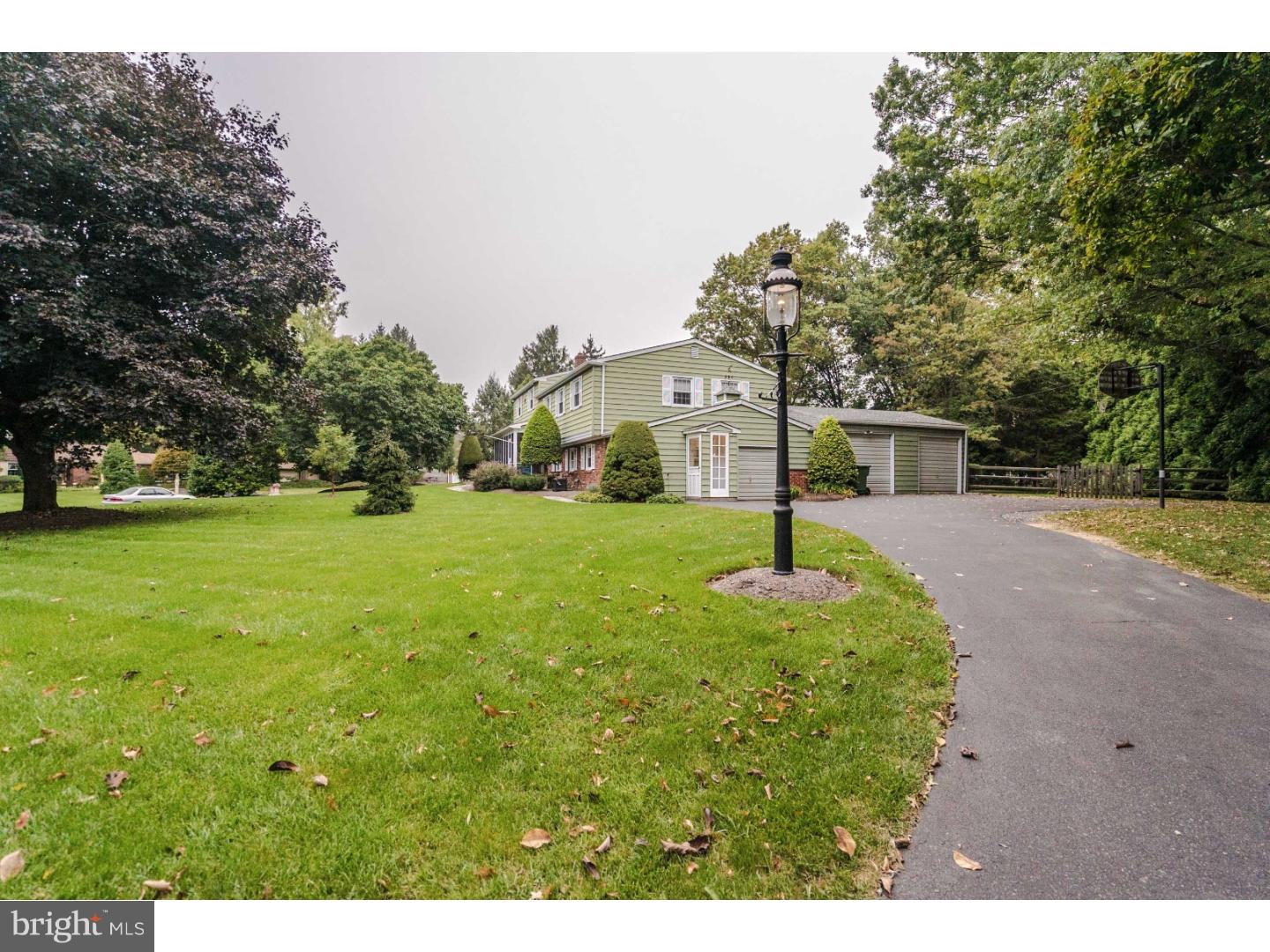 1800 Dillon Road Maple Glen, PA 19002 - Photo 24 of 25 Driveway