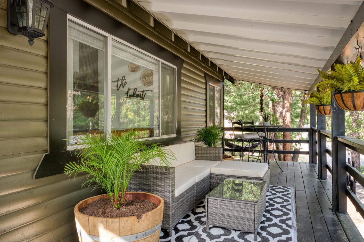 25941 Ellmaro Road Long Barn, CA 95335 - Photo 42 of 74 a living room with furniture and a potted plant