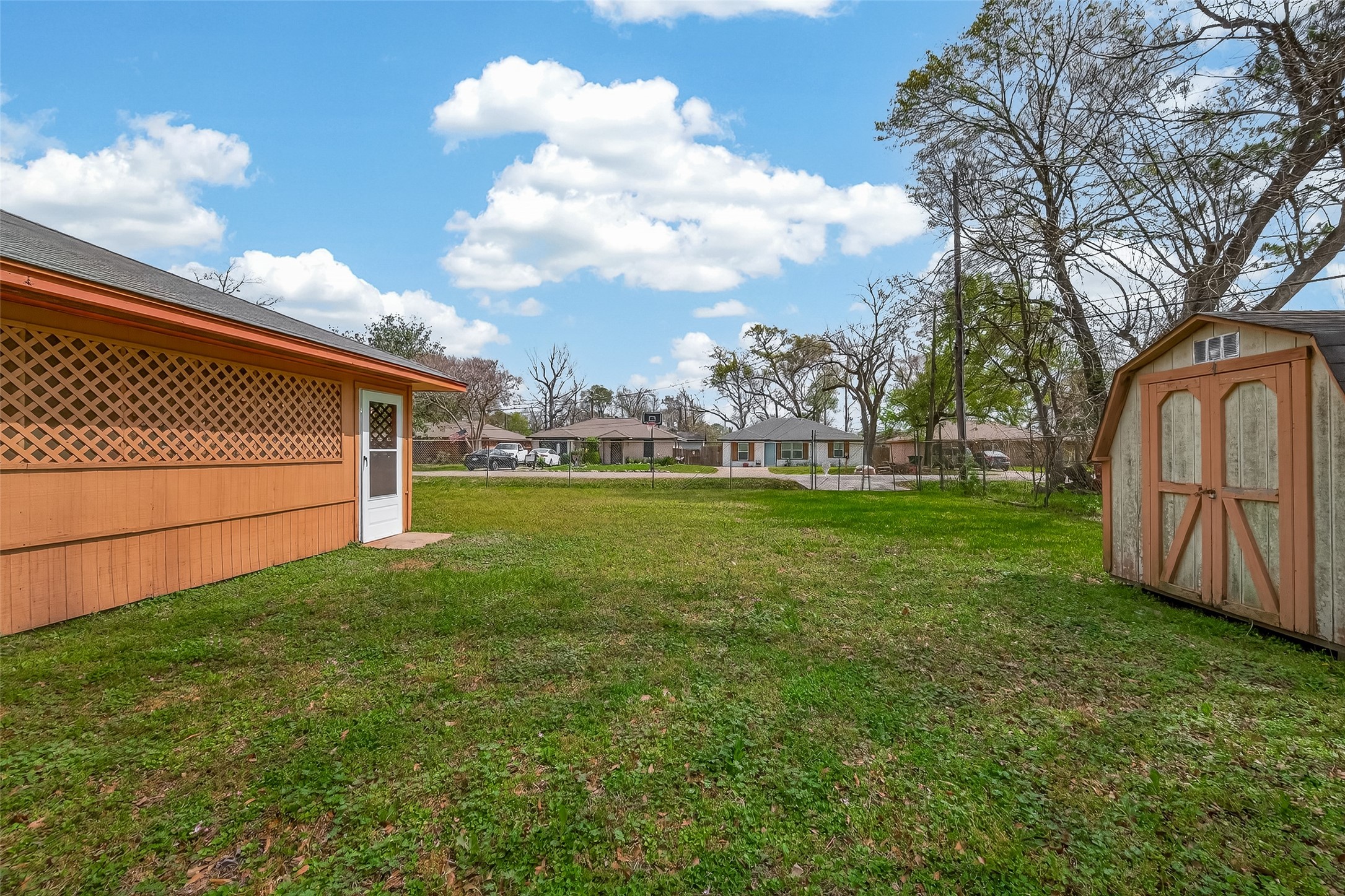2619 Homer Street Houston, TX 77091 - Photo 20 of 23 a backyard of a house with lots of green space