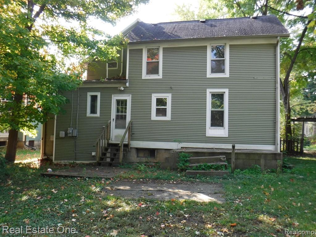 318 East Brooks Street Howell, MI 48843 - Photo 2 of 26
