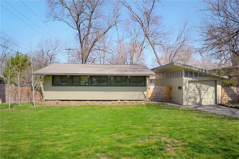 $425,000 | 4504 West 78th Street, Prairie Village, KS 66208