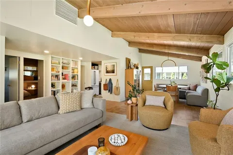 $425,000 | 4504 West 78th Street, Prairie Village, KS 66208