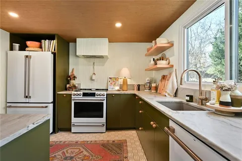 $425,000 | 4504 West 78th Street, Prairie Village, KS 66208