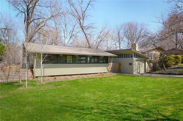 $425,000 | 4504 West 78th Street, Prairie Village, KS 66208