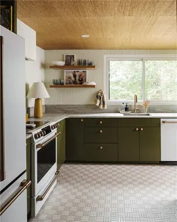 $425,000 | 4504 West 78th Street, Prairie Village, KS 66208