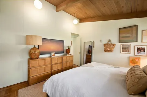 $425,000 | 4504 West 78th Street, Prairie Village, KS 66208