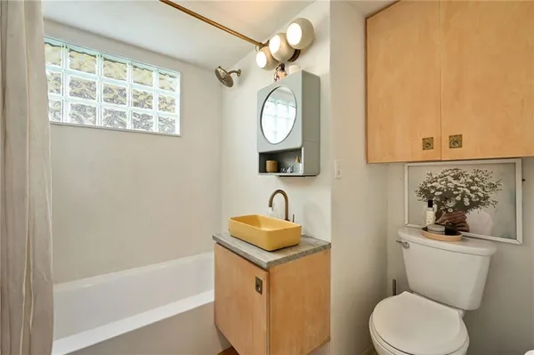 $425,000 | 4504 West 78th Street, Prairie Village, KS 66208