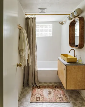 $425,000 | 4504 West 78th Street, Prairie Village, KS 66208