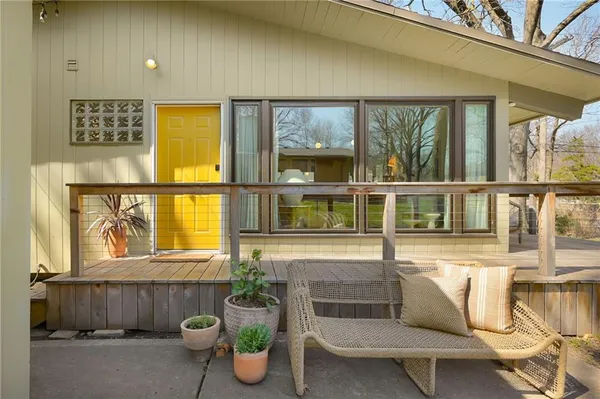 $425,000 | 4504 West 78th Street, Prairie Village, KS 66208