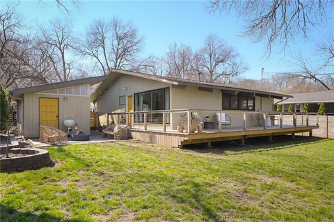 $425,000 | 4504 West 78th Street, Prairie Village, KS 66208