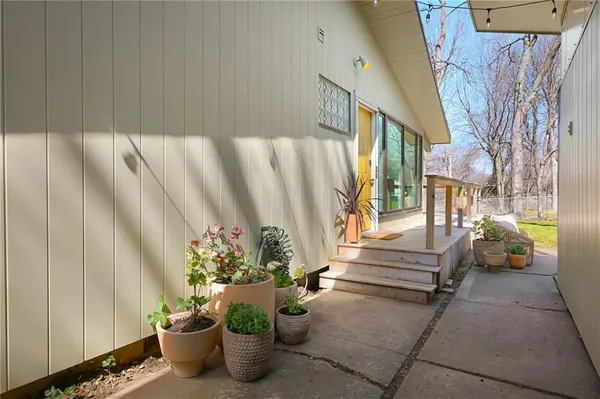 $425,000 | 4504 West 78th Street, Prairie Village, KS 66208