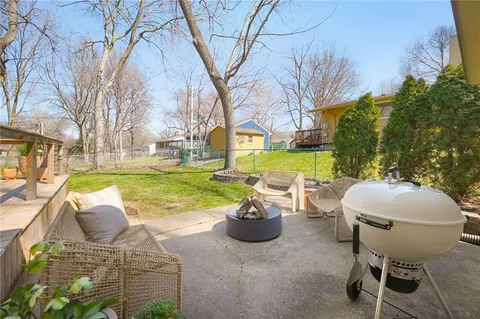 $425,000 | 4504 West 78th Street, Prairie Village, KS 66208