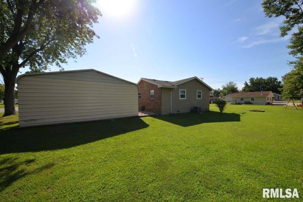 303 West Lottie Street Sesser, IL 62884 - Photo 12 of 28
