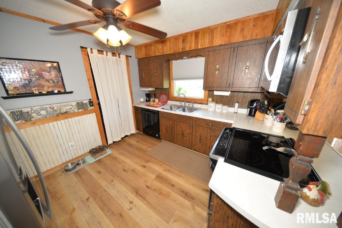 303 West Lottie Street Sesser, IL 62884 - Photo 16 of 28