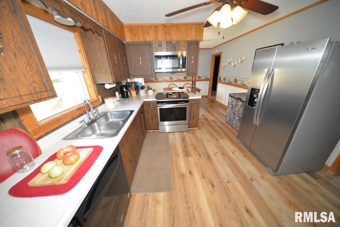 303 West Lottie Street Sesser, IL 62884 - Photo 17 of 28