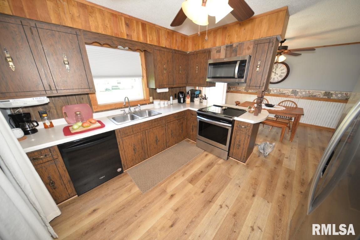 303 West Lottie Street Sesser, IL 62884 - Photo 18 of 28