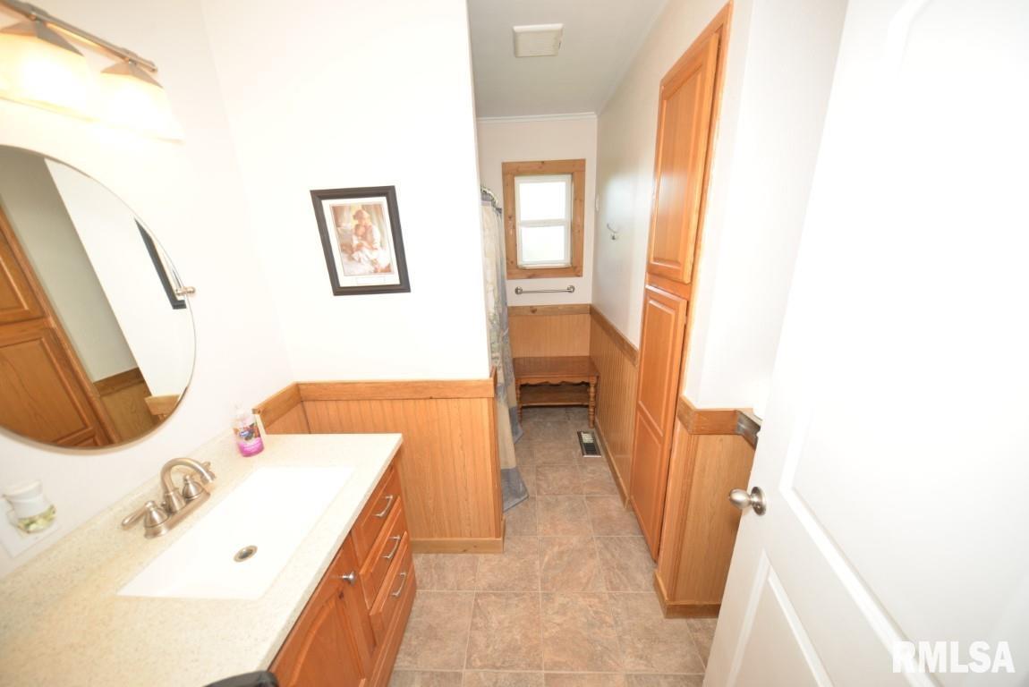 303 West Lottie Street Sesser, IL 62884 - Photo 21 of 28