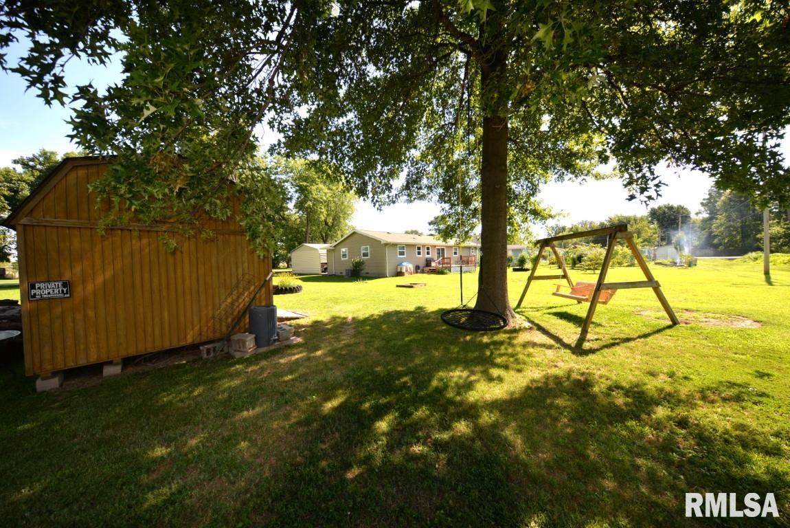 303 West Lottie Street Sesser, IL 62884 - Photo 6 of 28