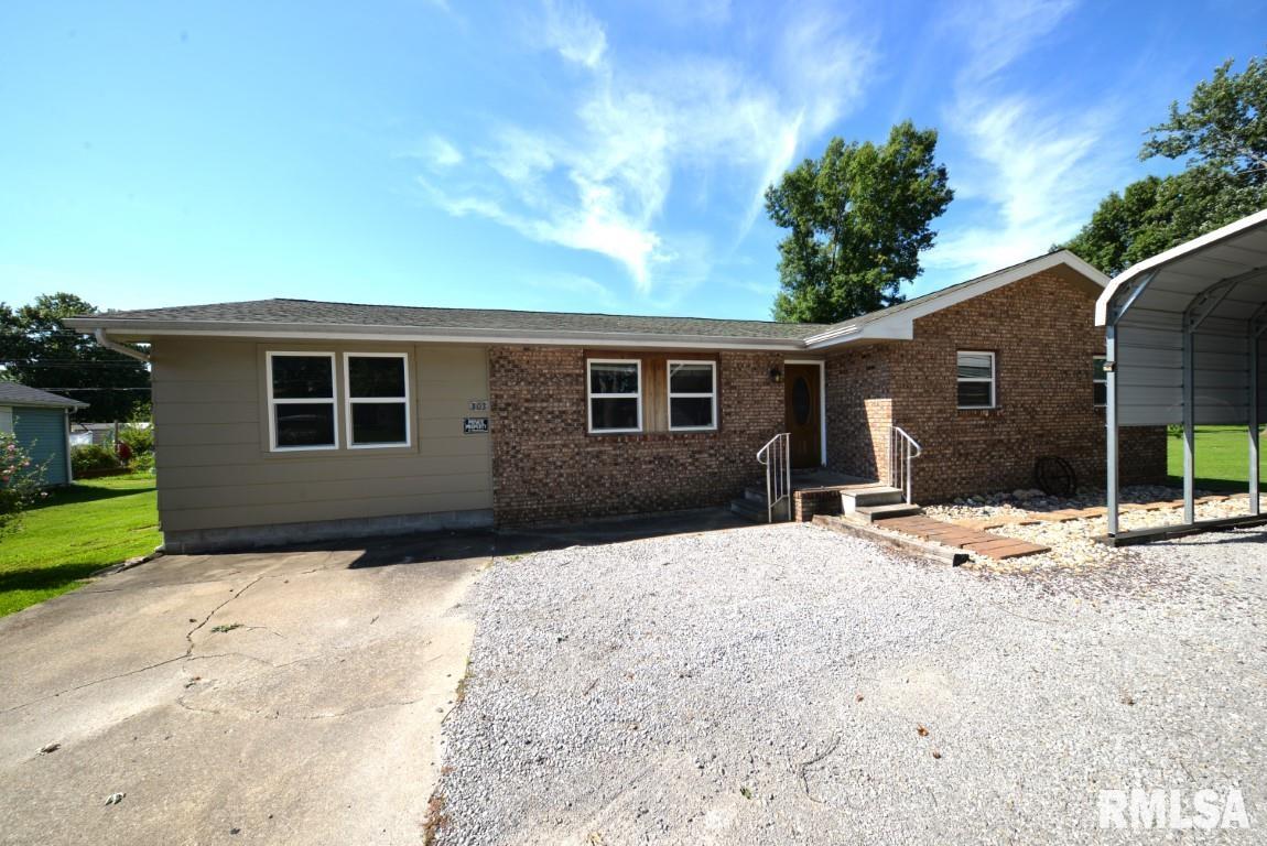 303 West Lottie Street Sesser, IL 62884 - Photo 7 of 28