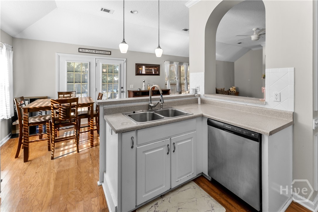 121 Grayson Avenue Savannah, GA 31419 - Photo 6 of 32