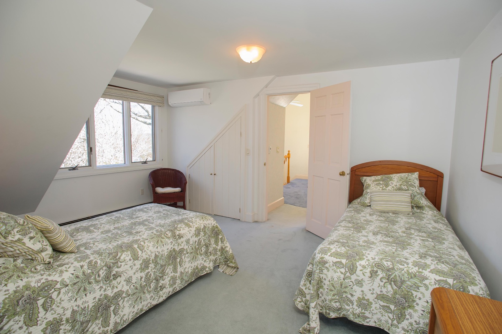 237 Lagoon Pond Road Vineyard Haven, MA 02568 - Photo 17 of 21 2nd Floor bedroom
