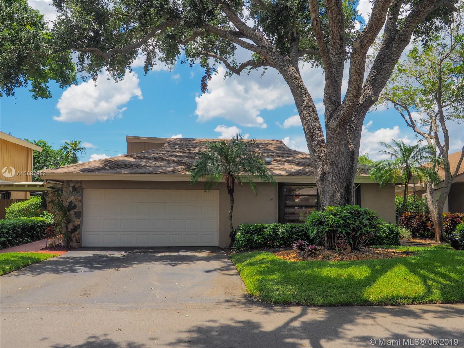 140 Greens Road Hollywood, FL 33021 - Photo 3 of 21 Gallery Image 3