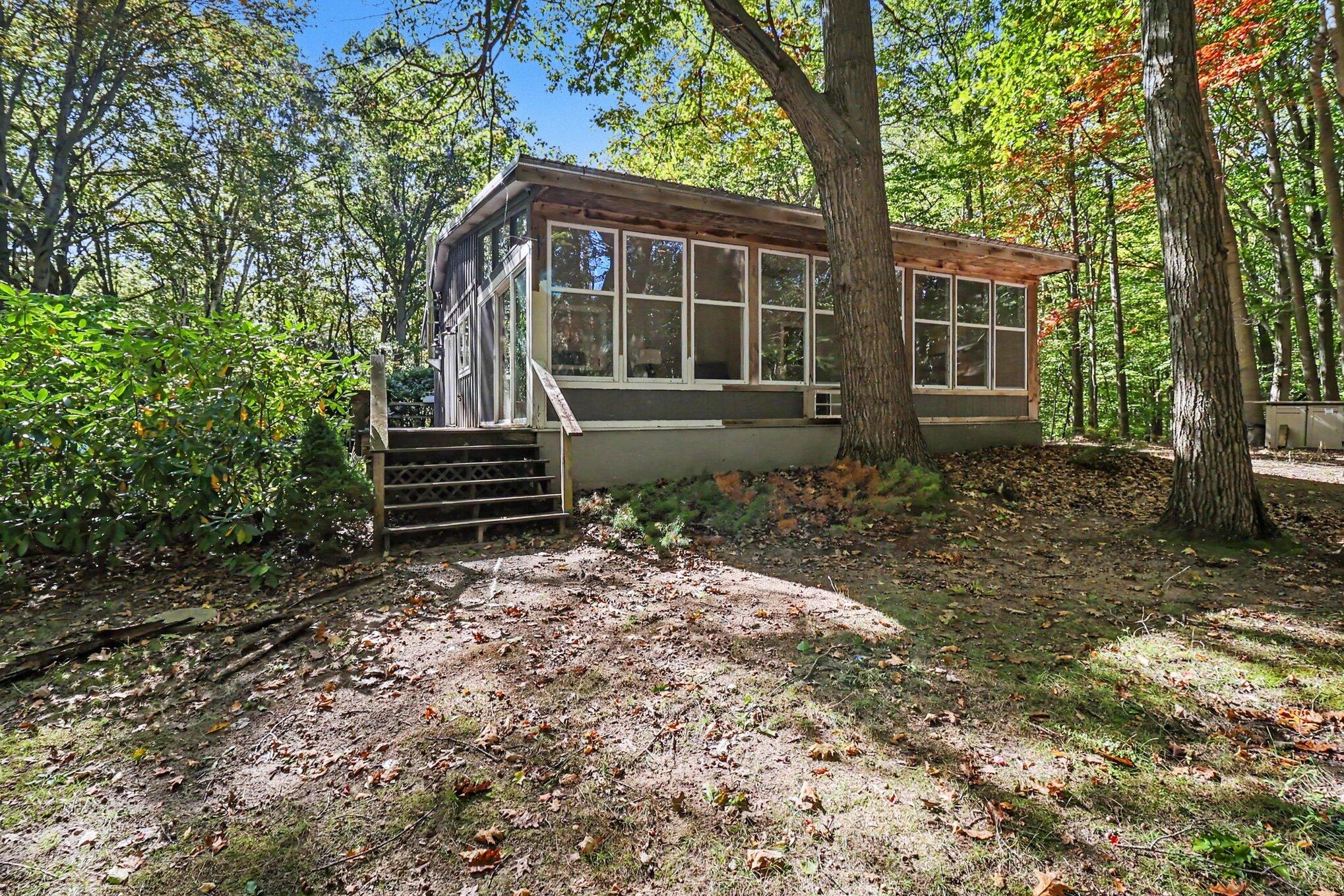 6610 Middleton Road Ludington, MI 49431 - Photo 26 of 31 Screened Porch