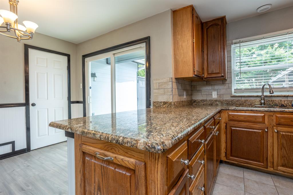 1206 Oakbluff Drive Lancaster, TX 75146 - Photo 9 of 23 Breakfast area