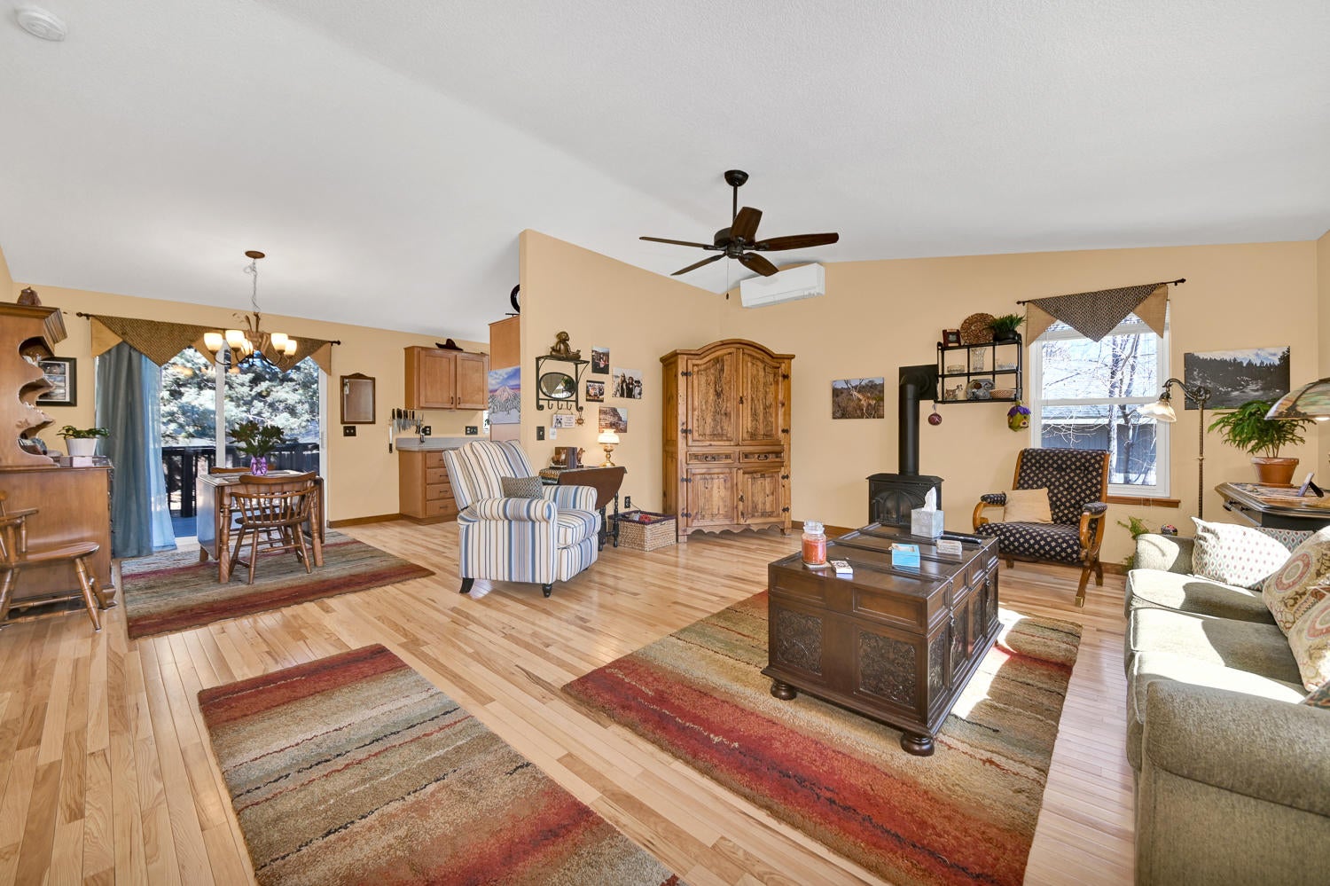 1142 Northeast Ross Road Bend, OR 97701 - Photo 28 of 30 Open floor plan, sunny and welcoming.