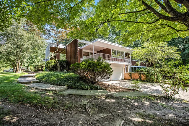$1,294,900 | 2427 Londonderry Road, Ann Arbor, MI 48104