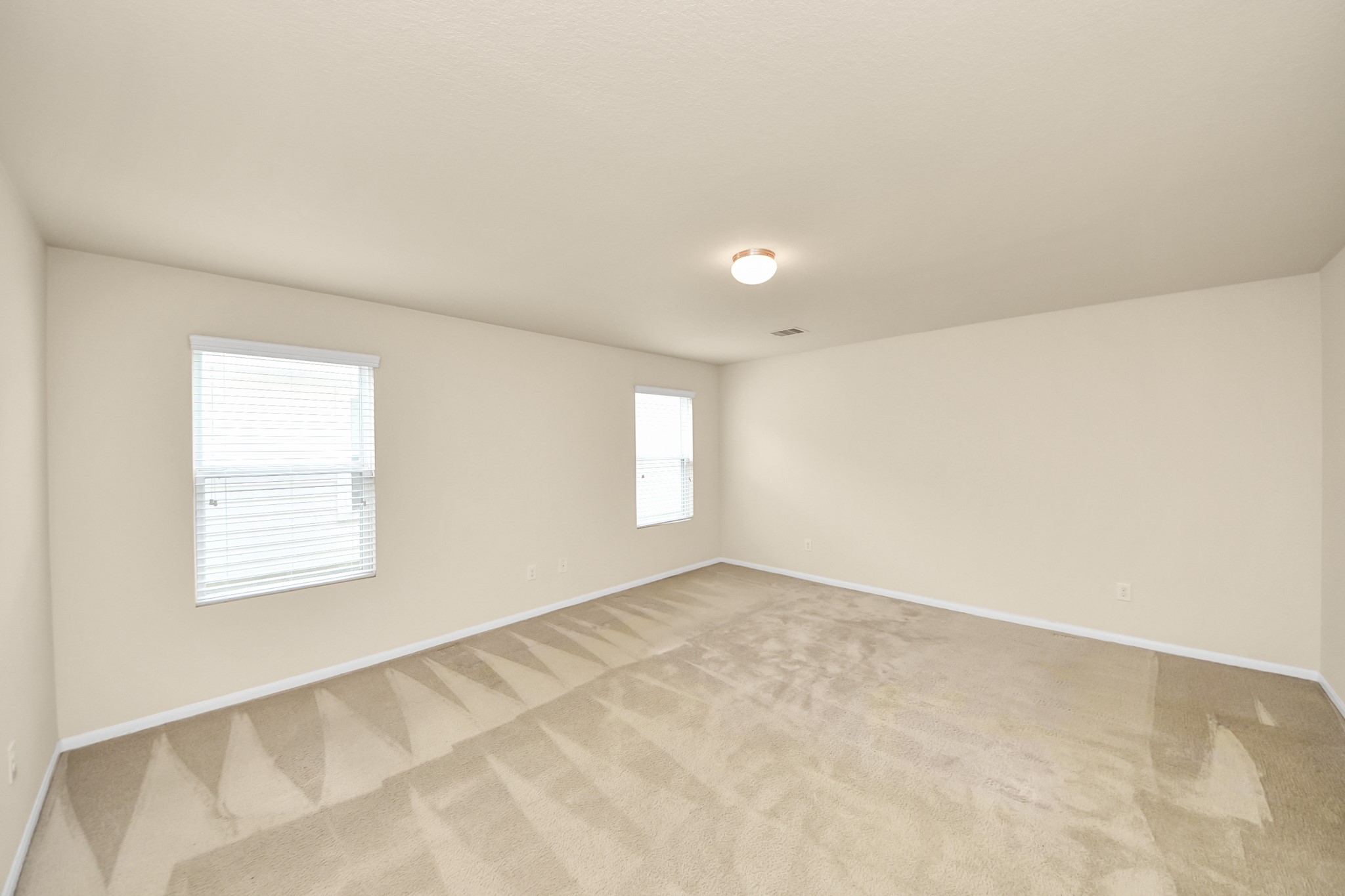 15623 Sheldon Ridge Way Houston, TX 77044 - Photo 11 of 36 an empty room with windows