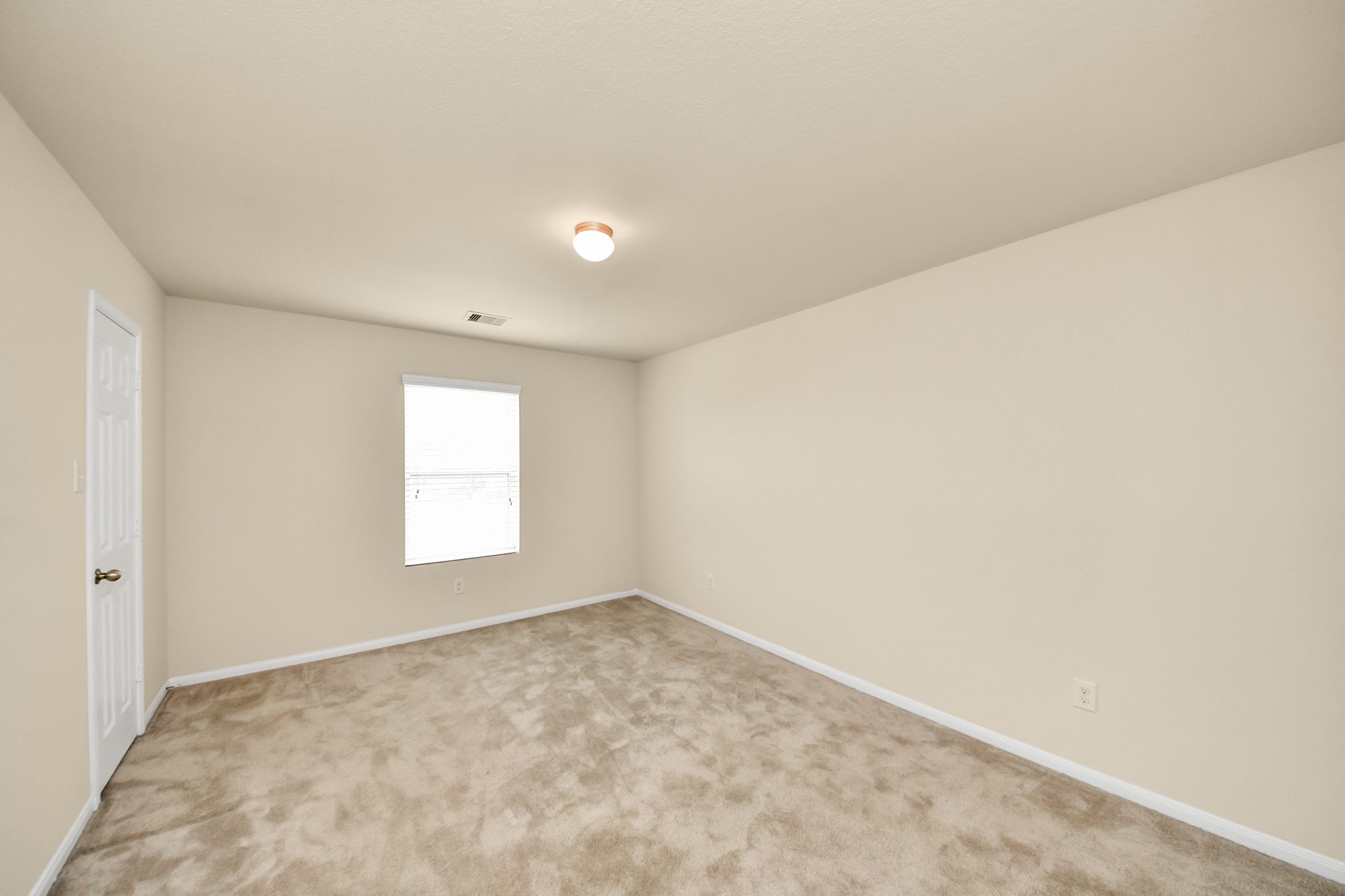 15623 Sheldon Ridge Way Houston, TX 77044 - Photo 28 of 36 an empty room with windows