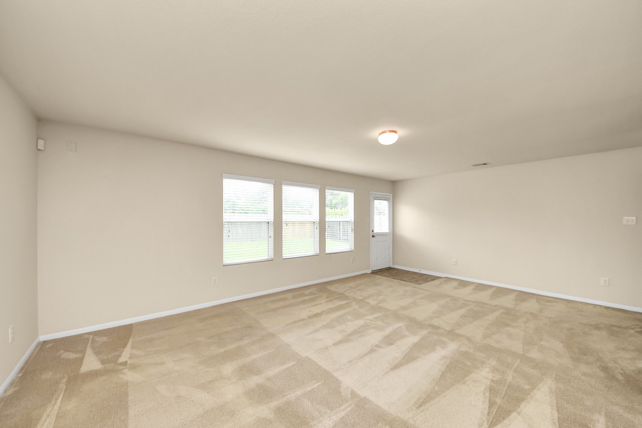 15623 Sheldon Ridge Way Houston, TX 77044 - Photo 7 of 36 a view of an empty room with a window