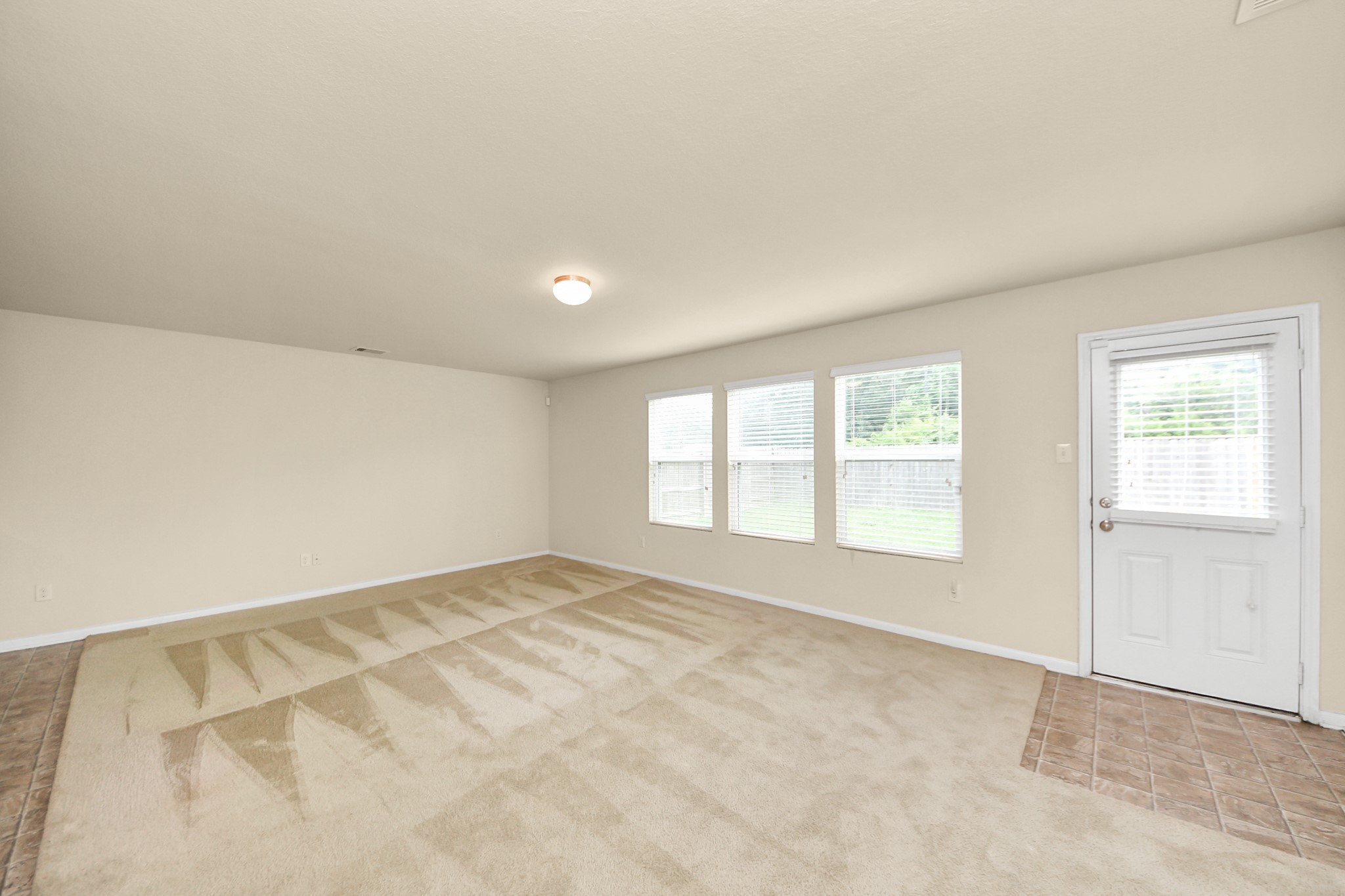 15623 Sheldon Ridge Way Houston, TX 77044 - Photo 9 of 36 a view of an empty room with a window